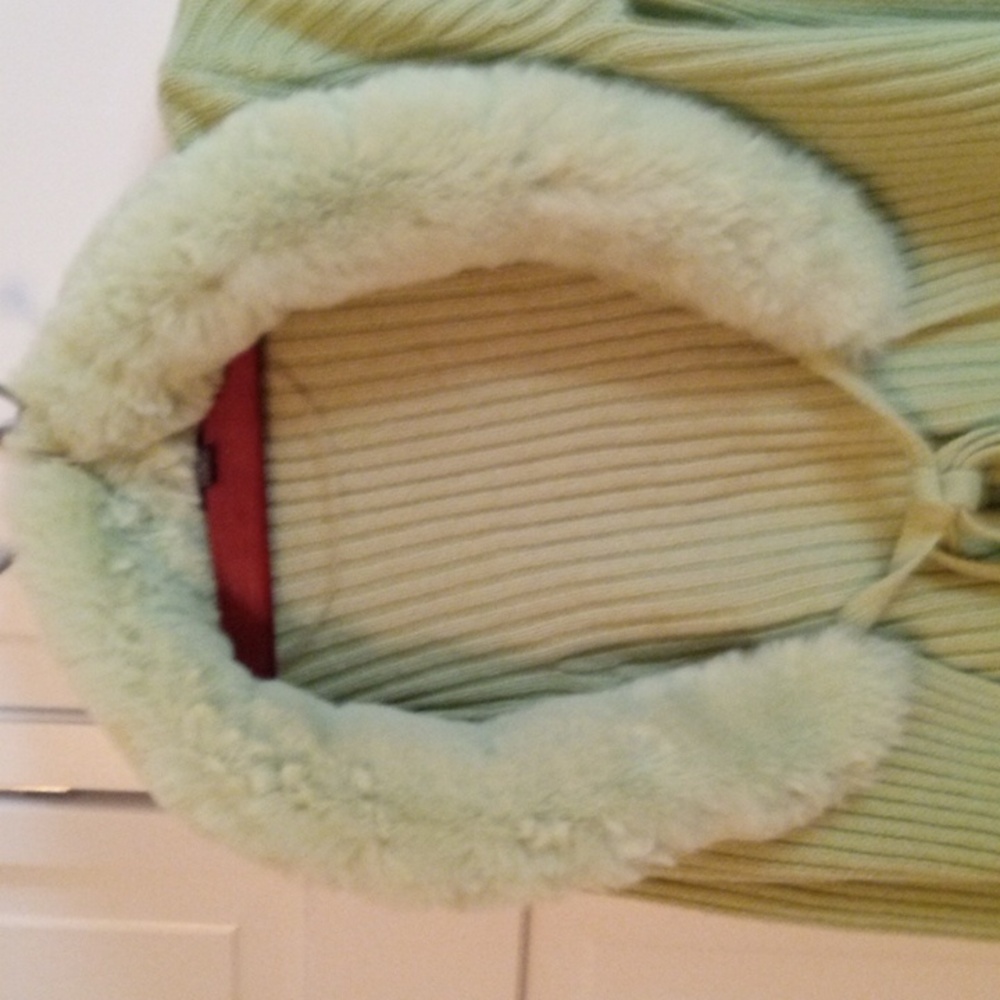 Wild fable shrug w fur - Picture 3 of 3